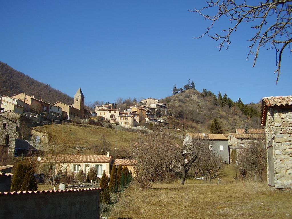 Gites Les Tilleuls Clamensane Exterior photo